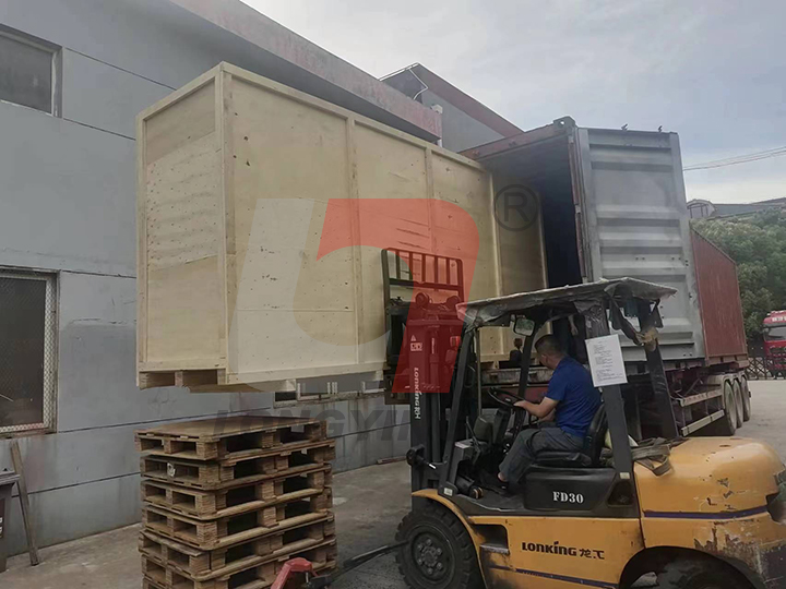 龍應都還全自動灌裝封口機 龍應都還全自動灌裝封口機