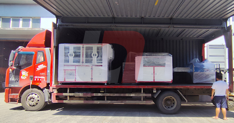 龍應(yīng)面膜生產(chǎn)線(LY-450煙包機(jī)&LY-125自動(dòng)裝盒機(jī))生產(chǎn)連線 龍應(yīng)面膜生產(chǎn)線(LY-450煙包機(jī)&LY-125自動(dòng)裝盒機(jī))生產(chǎn)連線