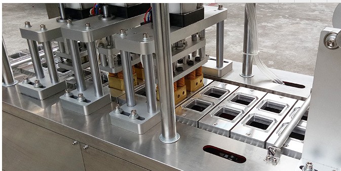 龍應(yīng)月餅全自動(dòng)封口與裝盒一體機(jī)