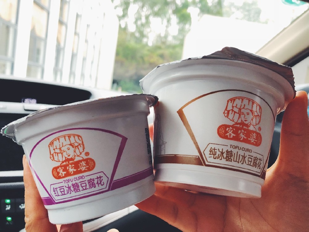 龍應(yīng)冰糖豆花全自動灌裝封口機(jī)